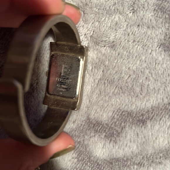 Cute silver Fossil watch with light blue face !needs a battery!! - Picture 4 of 4